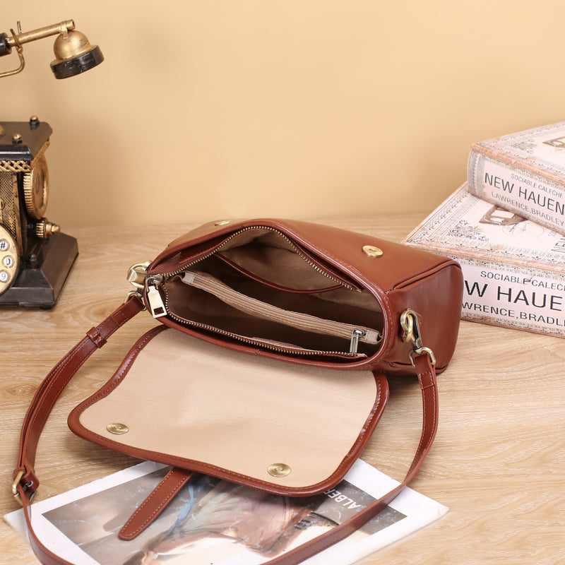 Retro Style Vegetable Tanned Cowhide Shoulder Messenger Bag——9257