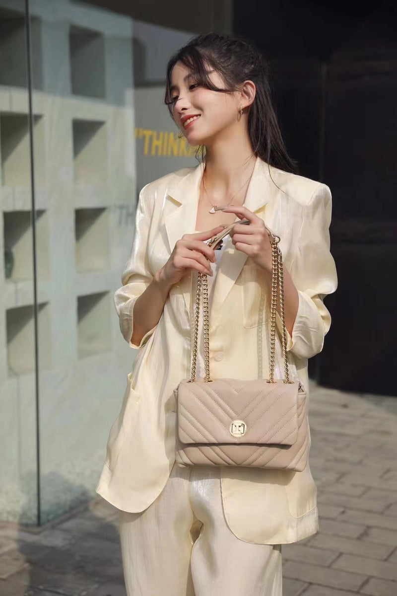 Fine-grained cowhide rhombic chain small square bag——8067