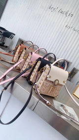 Top layer cowhide delicately embroidered handbag crossbody bag——9053