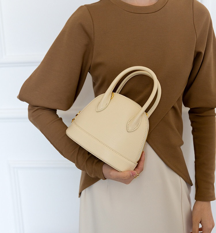 Top layer cowhide small shell handbag——7047