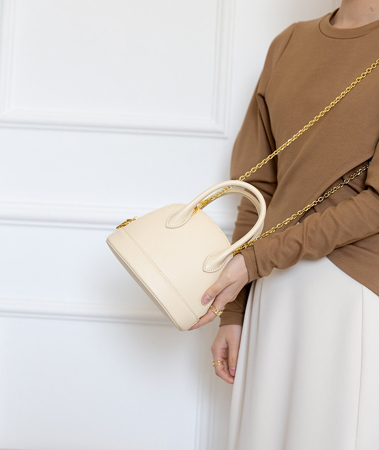 Top layer cowhide small shell handbag——7047