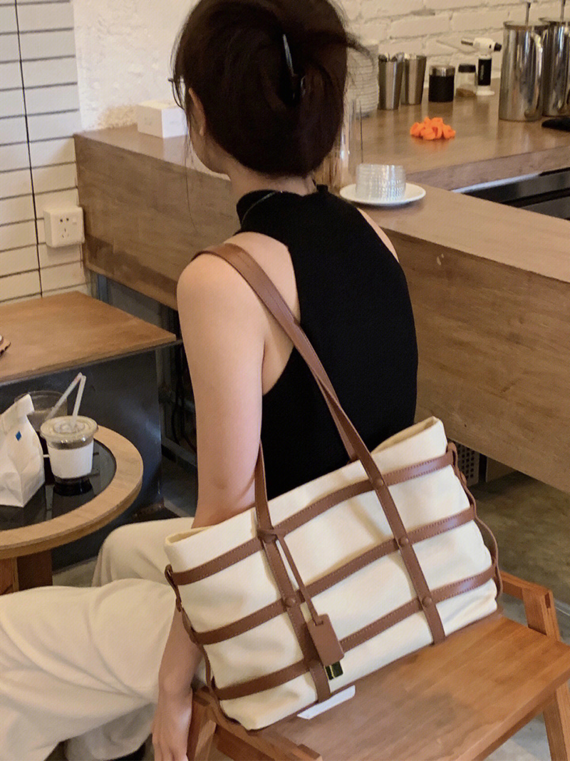 Woven canvas with top layer cowhide boarding bag, two-color liner——7350