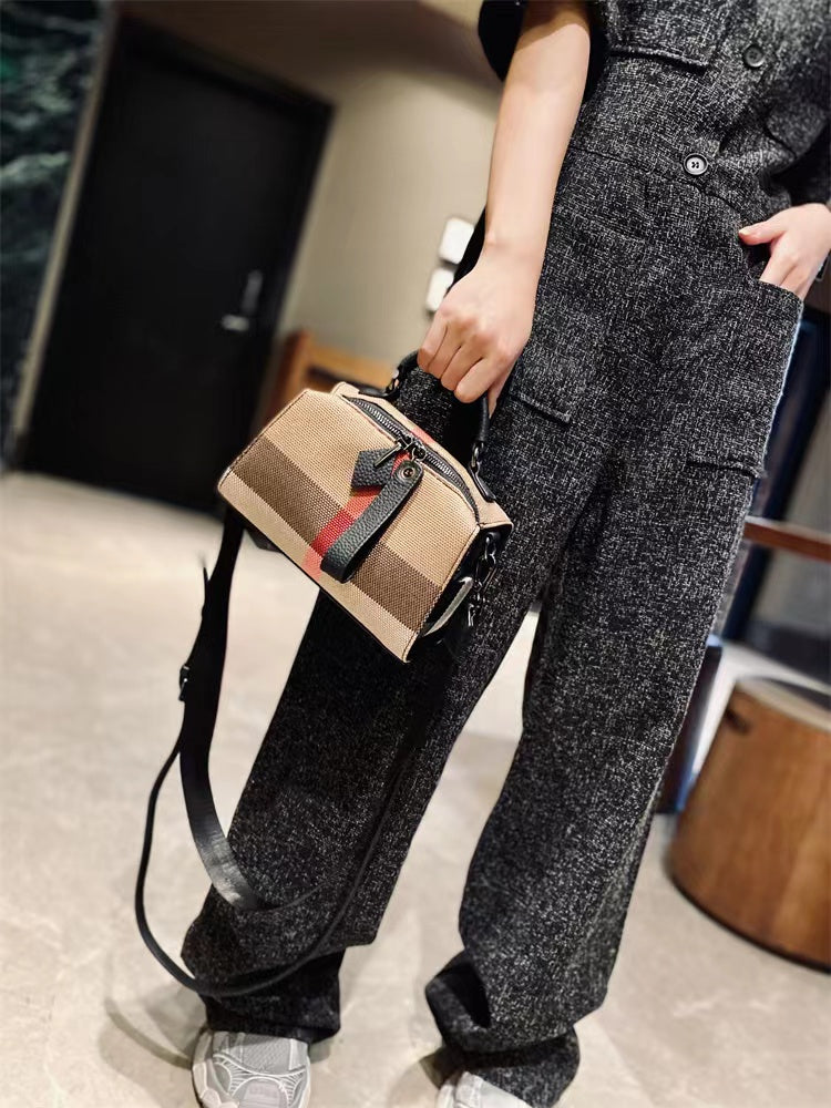 Check Small Boston Pillow Crossbody Bag——8952